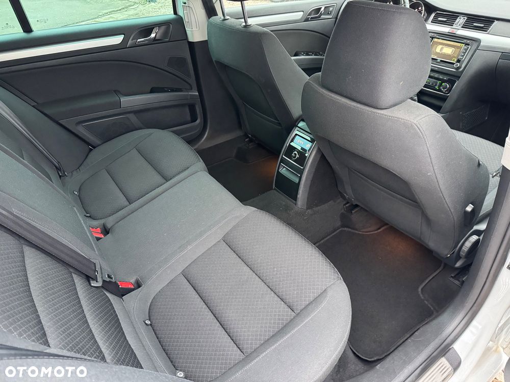 Skoda Superb 1.6 TDI GreenLine - 14