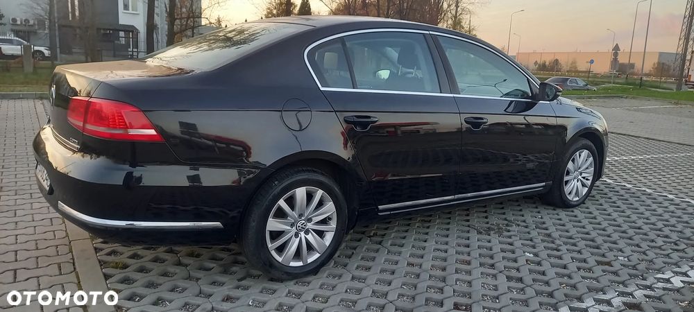 Volkswagen Passat 2.0 TDI DPF Sportline - 13