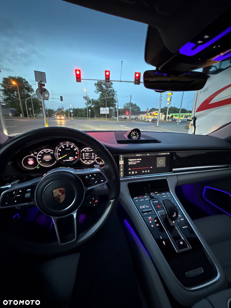 Porsche Panamera 4 - 9