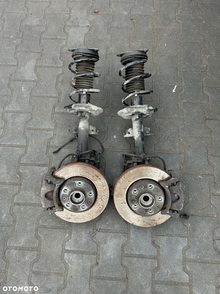 Renault Megane IV zwrotnica  prawa 1.2 Mc-pherson kopyto noga - 1