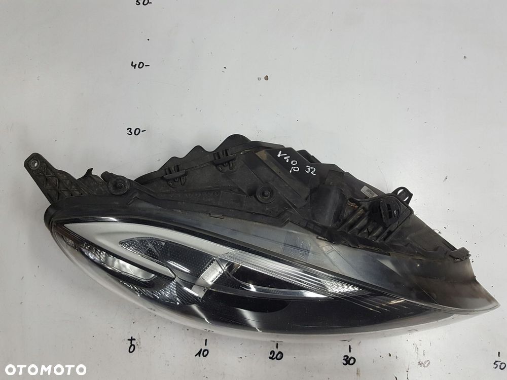 VOLVO V40 II 2 12-16r LAMPA PRAWA PRZÓD ANGLIK - 3