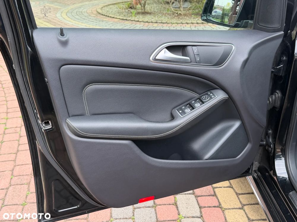 Mercedes-Benz Klasa B 180 UrbanStyle Edition - 25