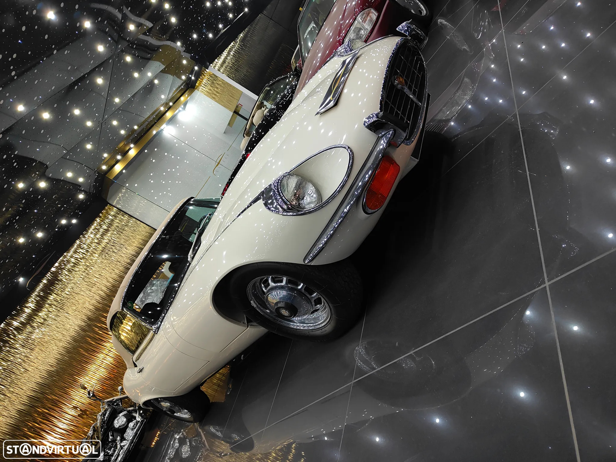 Jaguar E-Type - 18