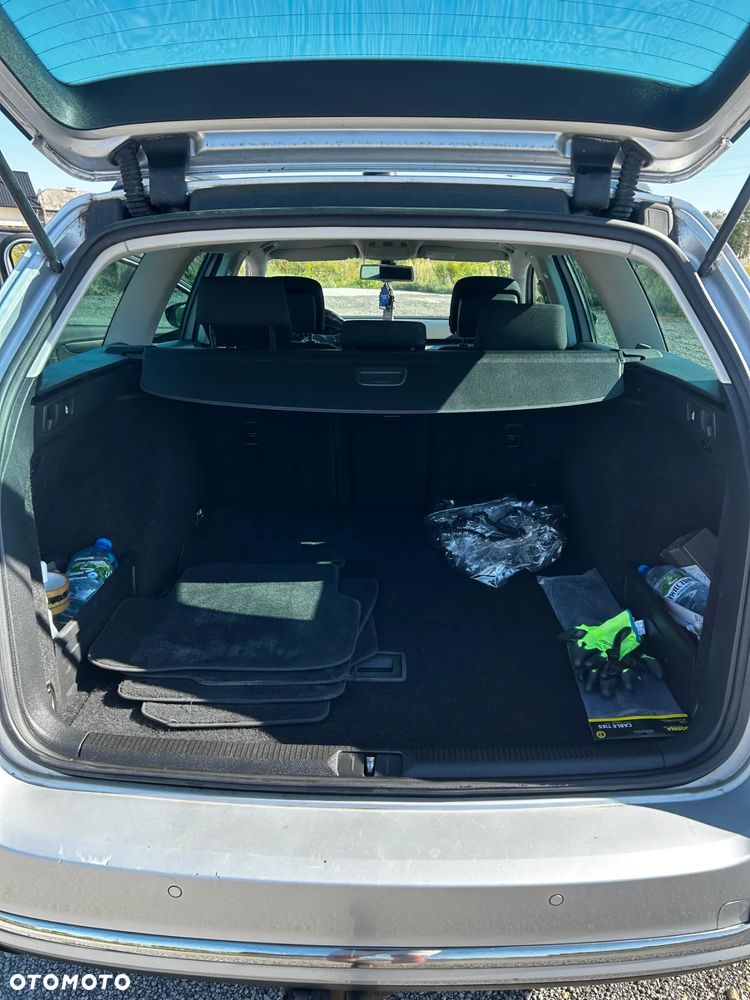 Volkswagen Passat 1.6 TDI Comfortline - 10