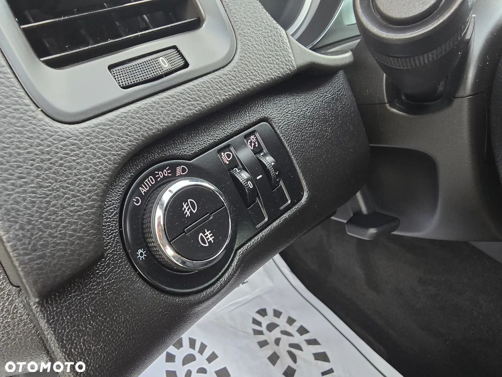 Opel Insignia 1.8 Cosmo - 30