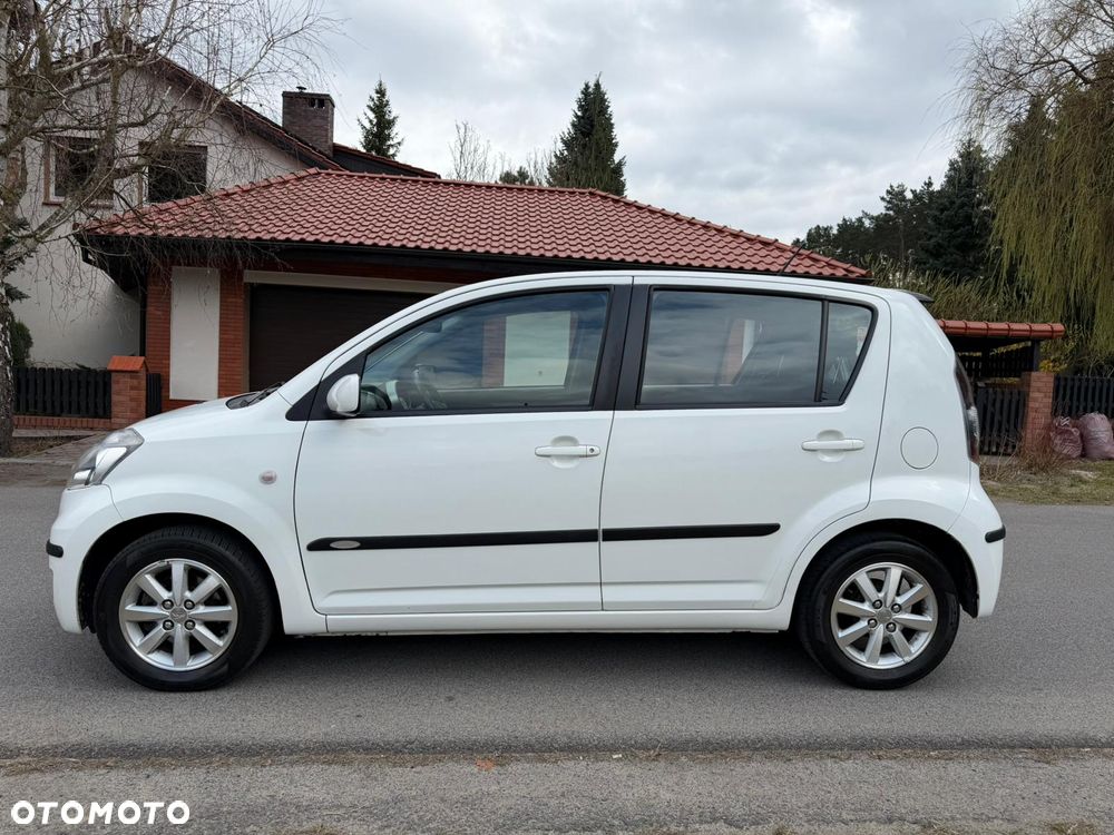Daihatsu Sirion - 3