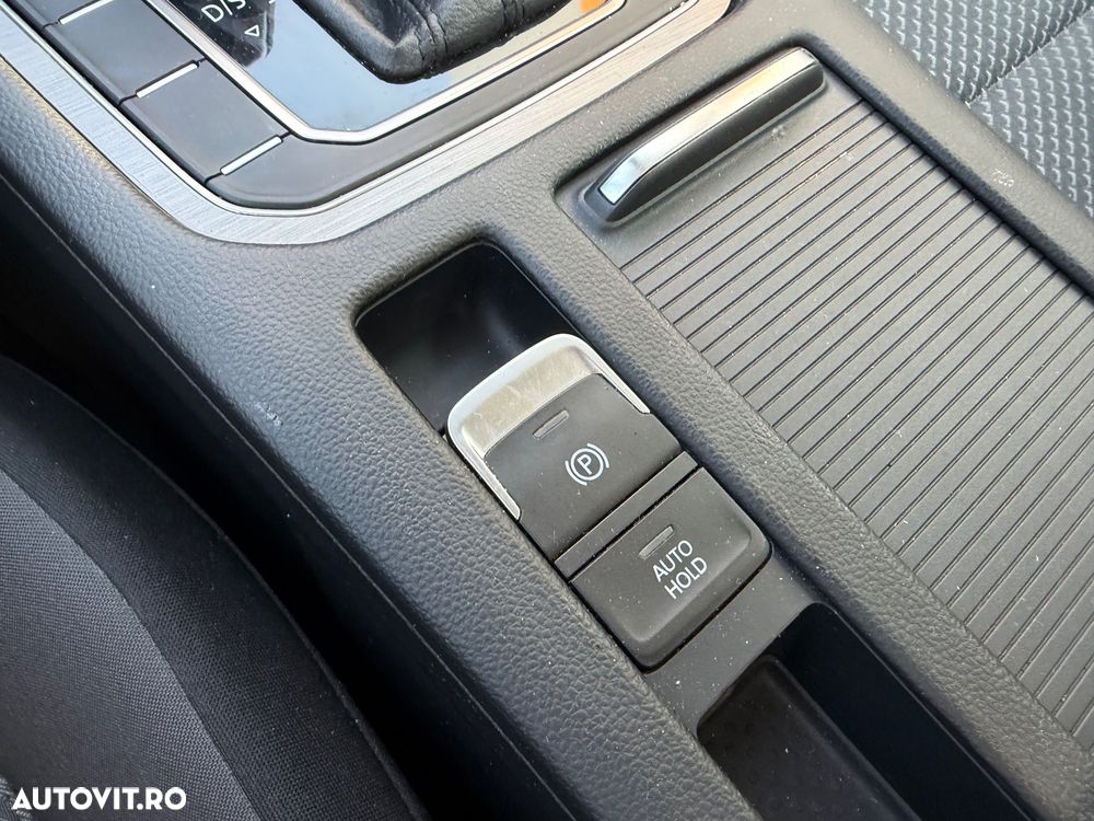 Volkswagen Passat 2.0 TDI DSG Trendline - 14