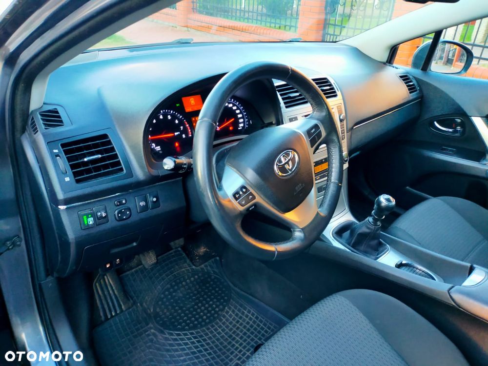Toyota Avensis - 23