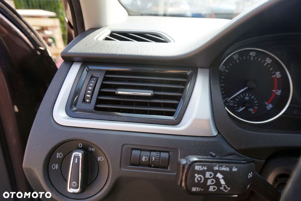 LISTWA OZDOBNA DEKOR RAPID NH3 5JB858133A 5JB858134A DESKI SKODA 2012-2019 - 2