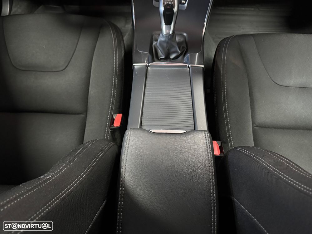 Volvo V60 D2 Momentum - 25