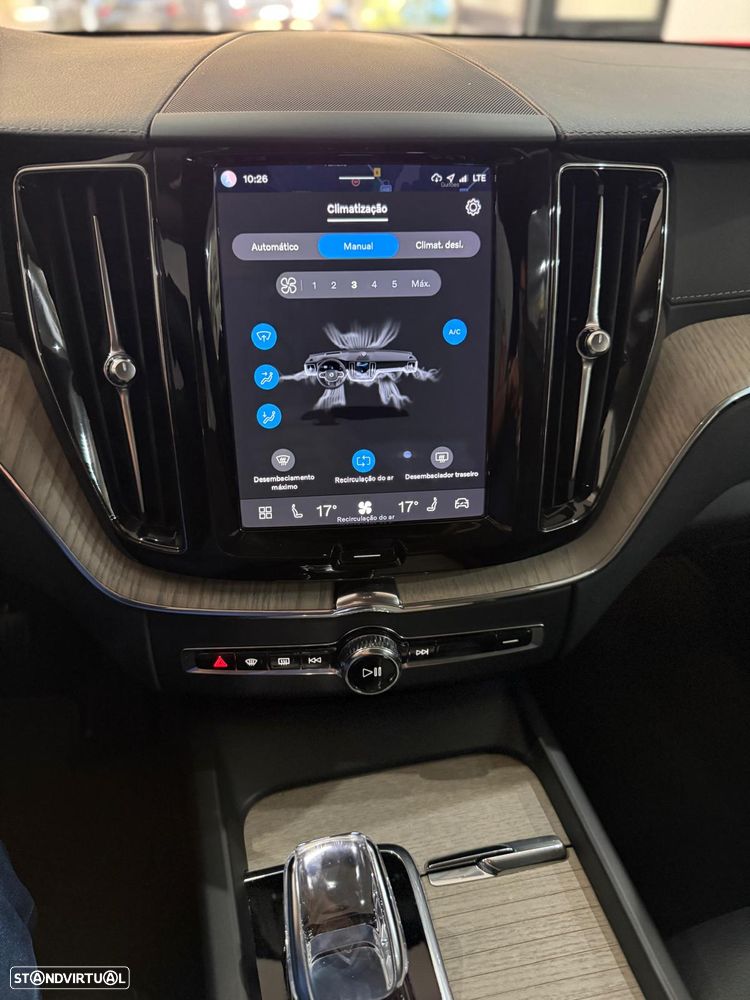 Volvo XC 60 2.0 B4 Plus Bright - 35