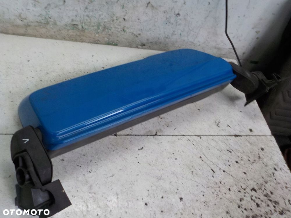 ACTROS MP4 LUSTERKO LEWE