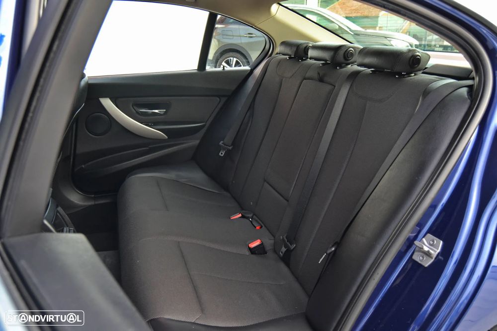 BMW 320 d Advantage - 21