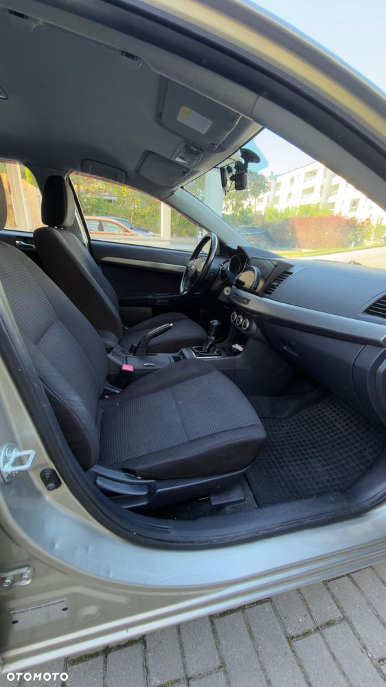 Mitsubishi Lancer - 9