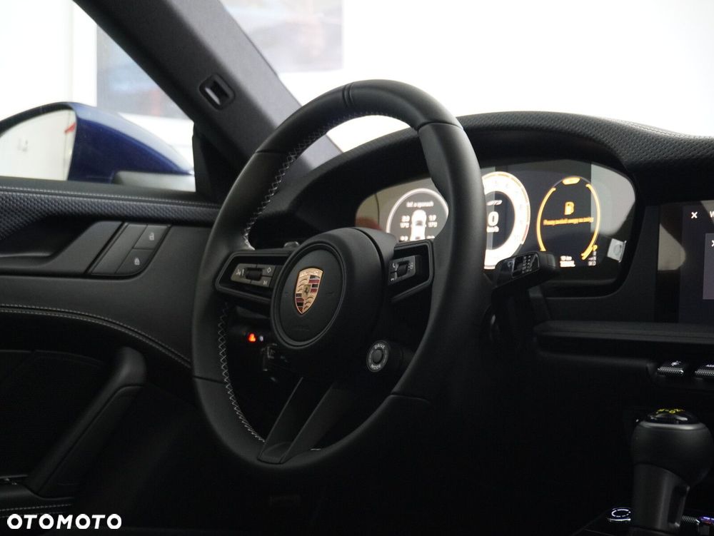 Porsche 911 GT3 Touring PDK - 38