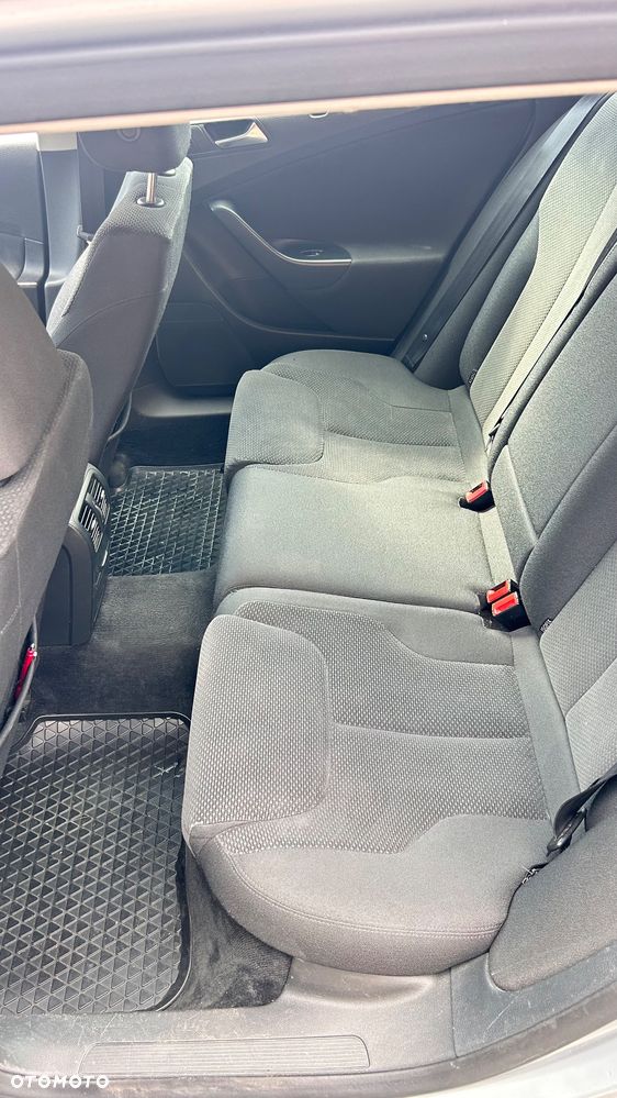 Volkswagen Passat 2.0 TDI DPF Comfortline - 14