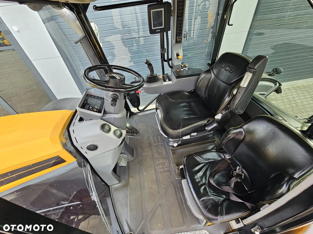 JCB FASTRAC 4220 - 14