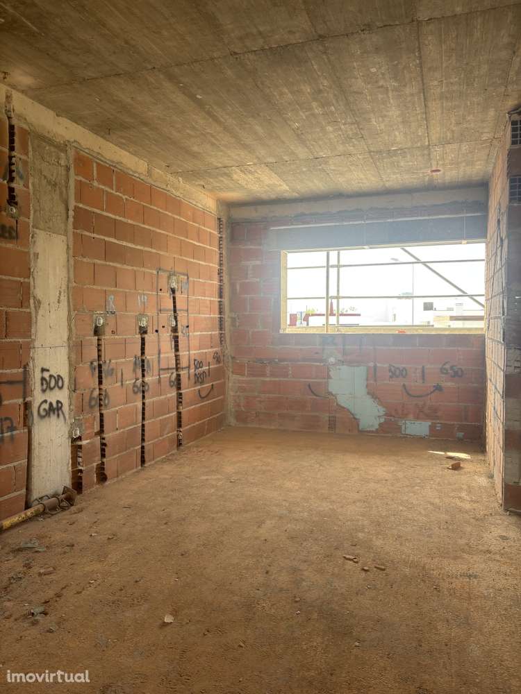 Moradia T4 com piscina e jardim em Montijo - Grande imagem: 3/24