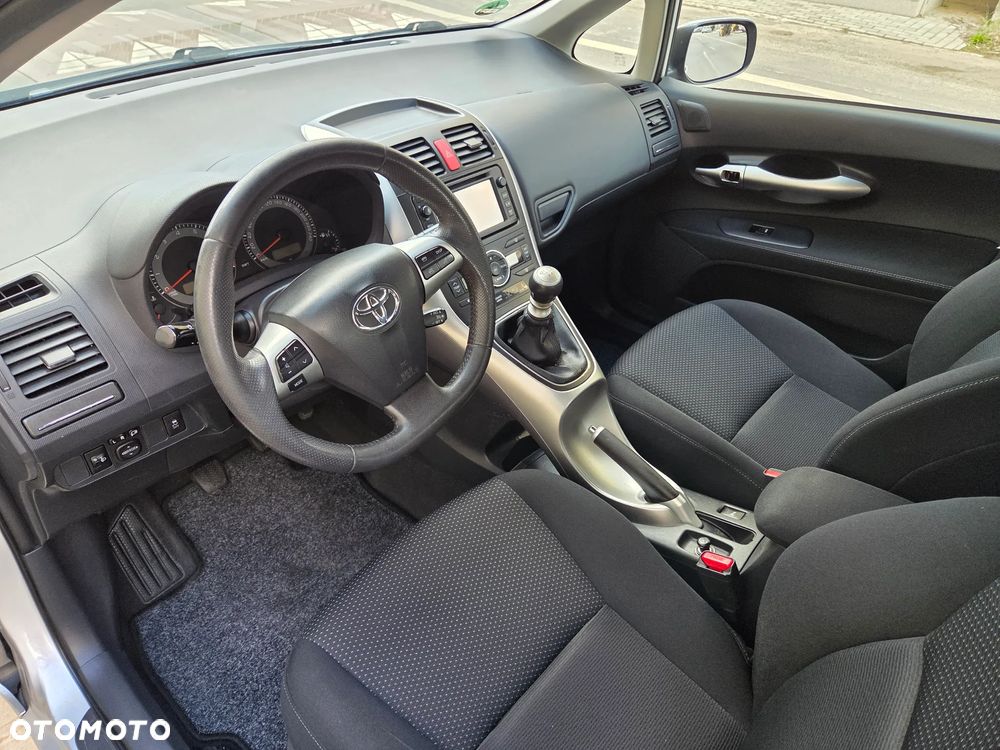 Toyota Auris 1.6 Valvematic Executive - 17