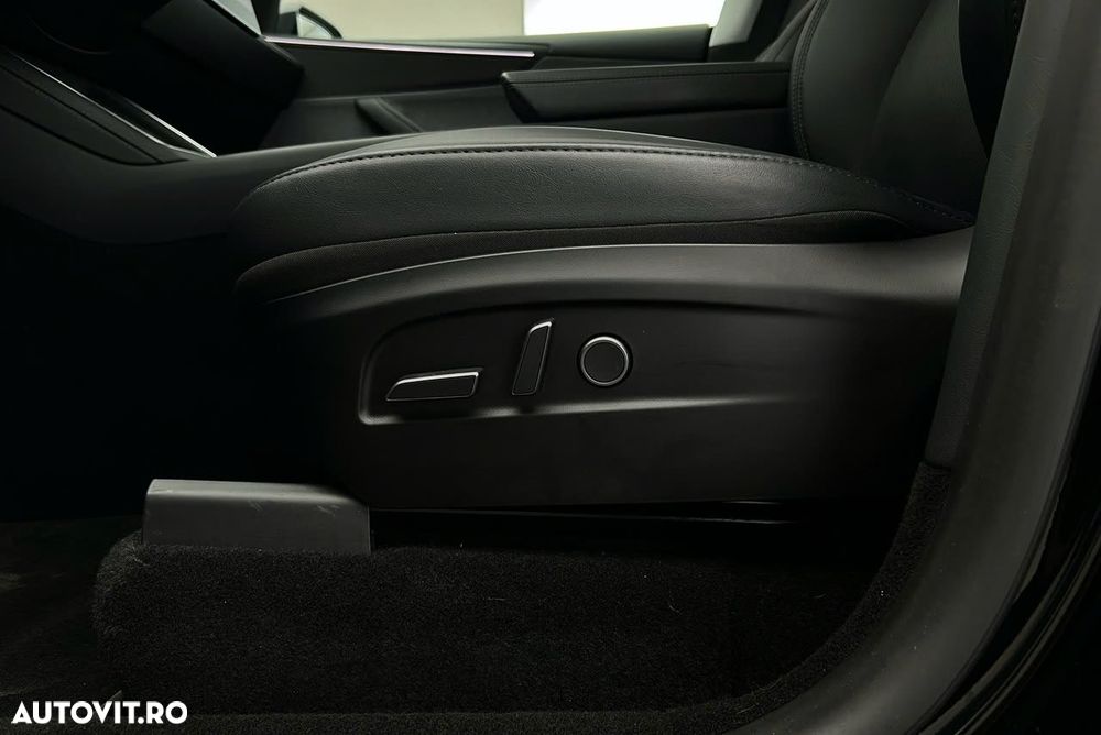 Tesla Model Y Long Range RWD - 11