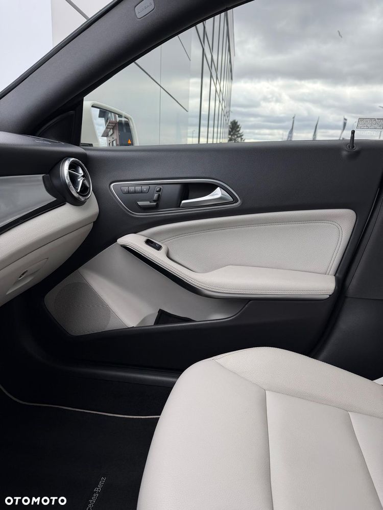 Mercedes-Benz CLA 250 4-Matic AMG Line - 8