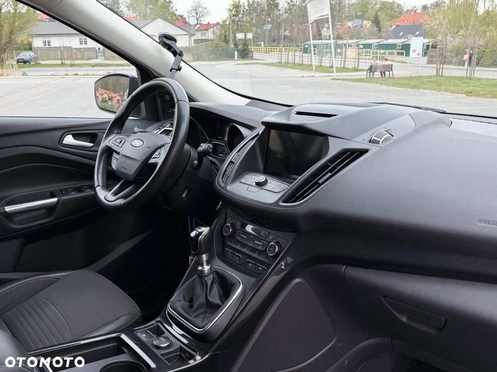 Ford Kuga - 25