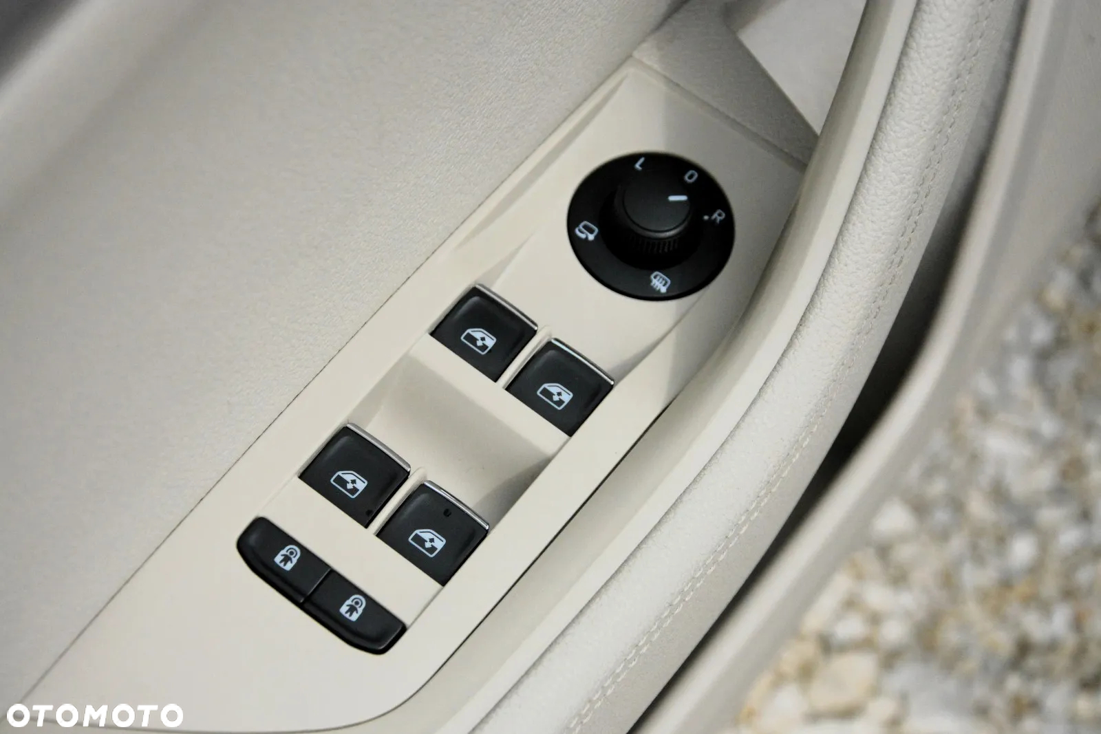 Skoda Superb 2.0 TDI SCR L&K DSG - 17
