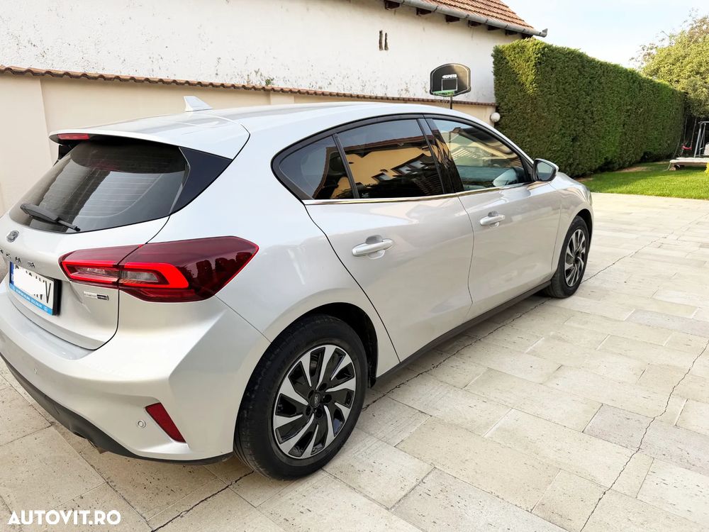 FORD Focus 2023 — imagine 8
