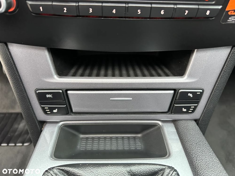 BMW Seria 5 523i - 28