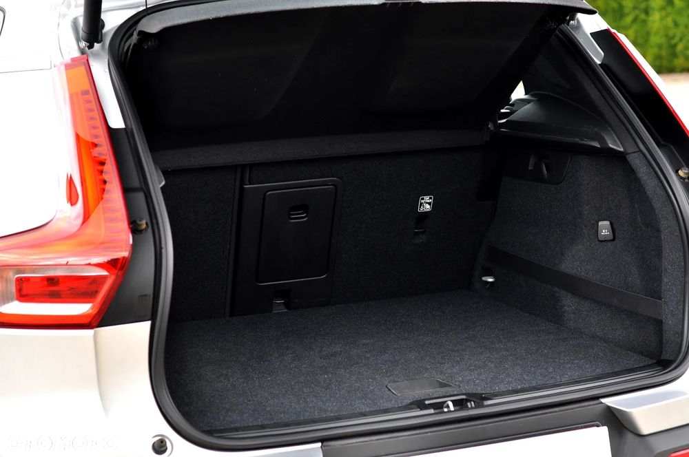 Volvo XC 40 T3 Momentum Pro - 11