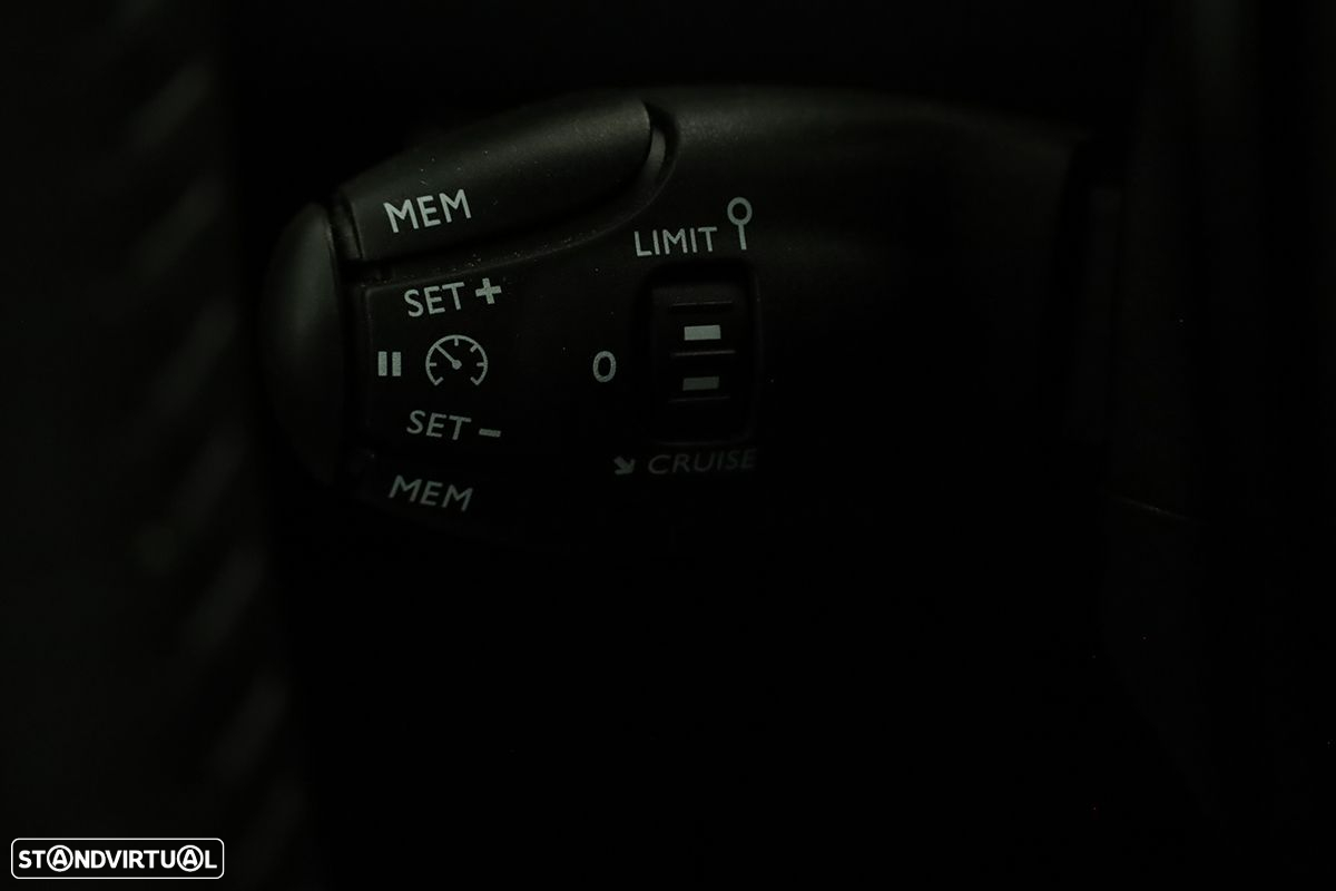 Peugeot 2008 1.2 PureTech Allure EAT8 - 18