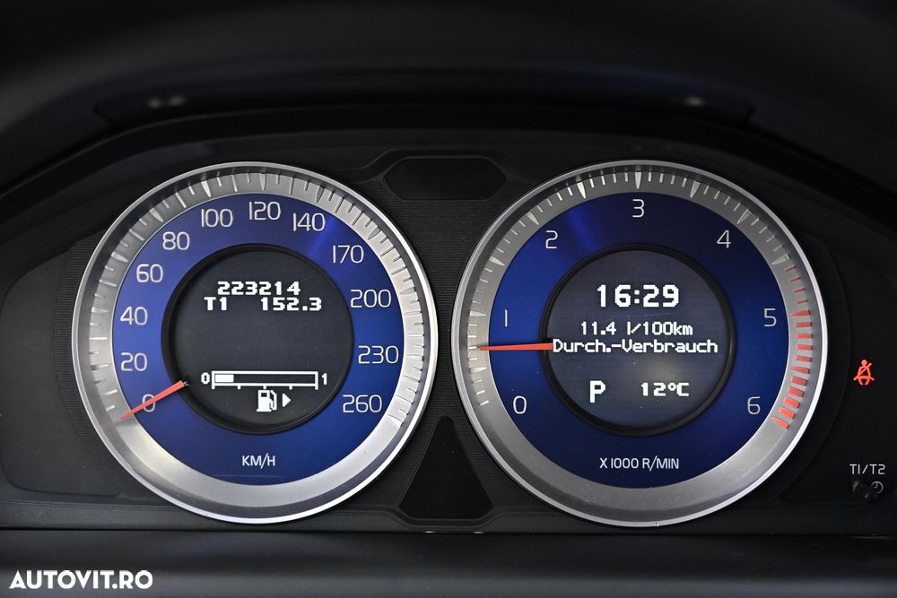 Volvo XC 60 D5 AWD Aut. RDesign - 30