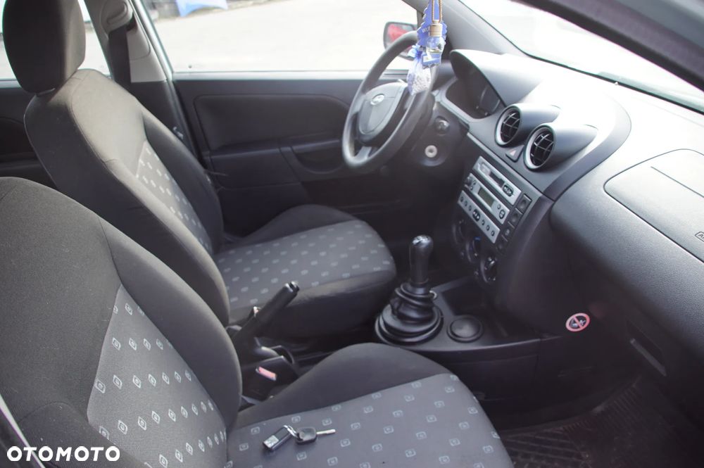 Auto na części - Ford Fiesta MK6 1.3 8V 70 KM A9JA 2S6R-7F094-DA Vitro 2003R Silnik Skrzynia Błotnik Drzwi Szyba Maska Klapa Zderzak Lusterko Sterownik Moduł Czujnik Deska Kokpit Licznik - 15