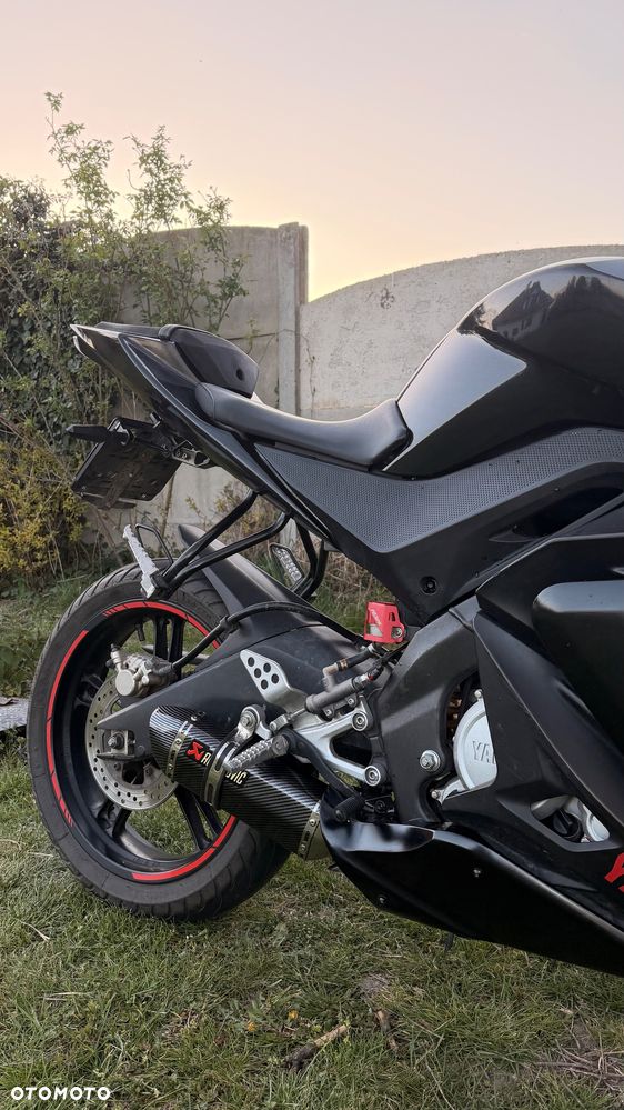 Yamaha YZF - 8