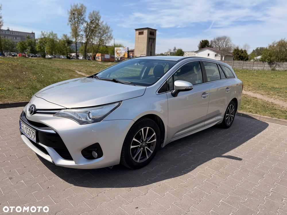 Toyota Avensis 1.8 Premium - 17