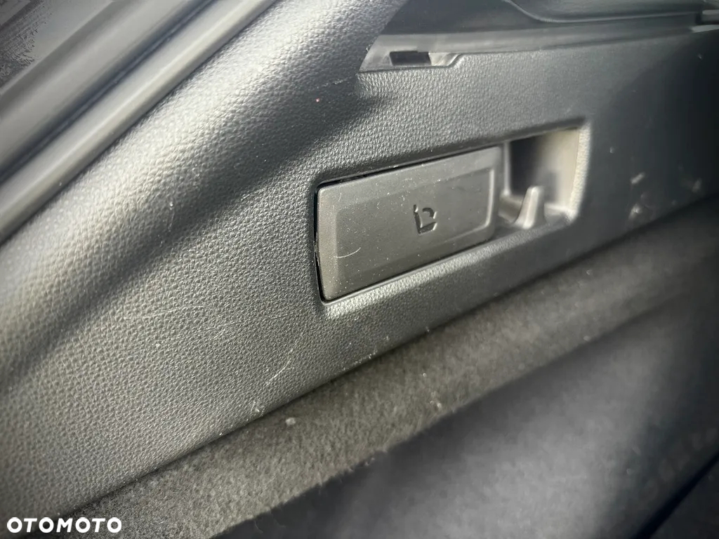 Toyota Corolla 1.8 Hybrid Comfort - 29