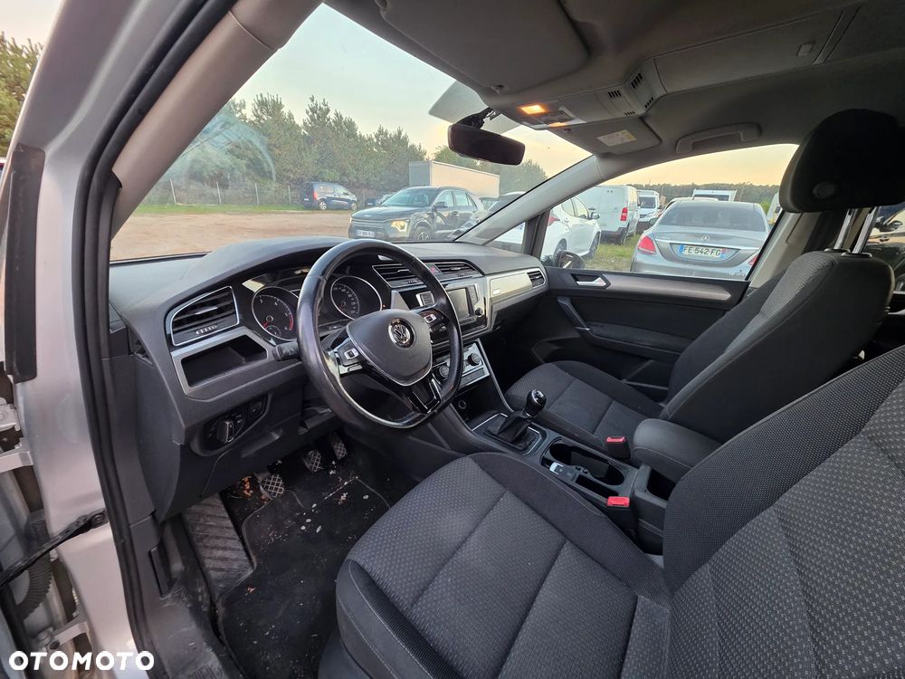 Volkswagen Touran - 18