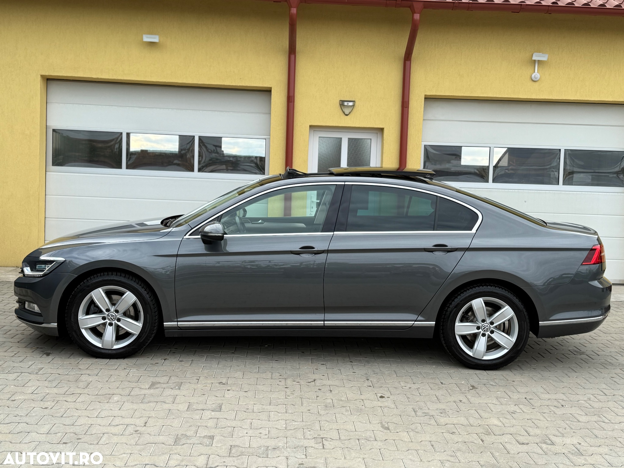Volkswagen Passat 2.0 TDI DSG Highline - 36