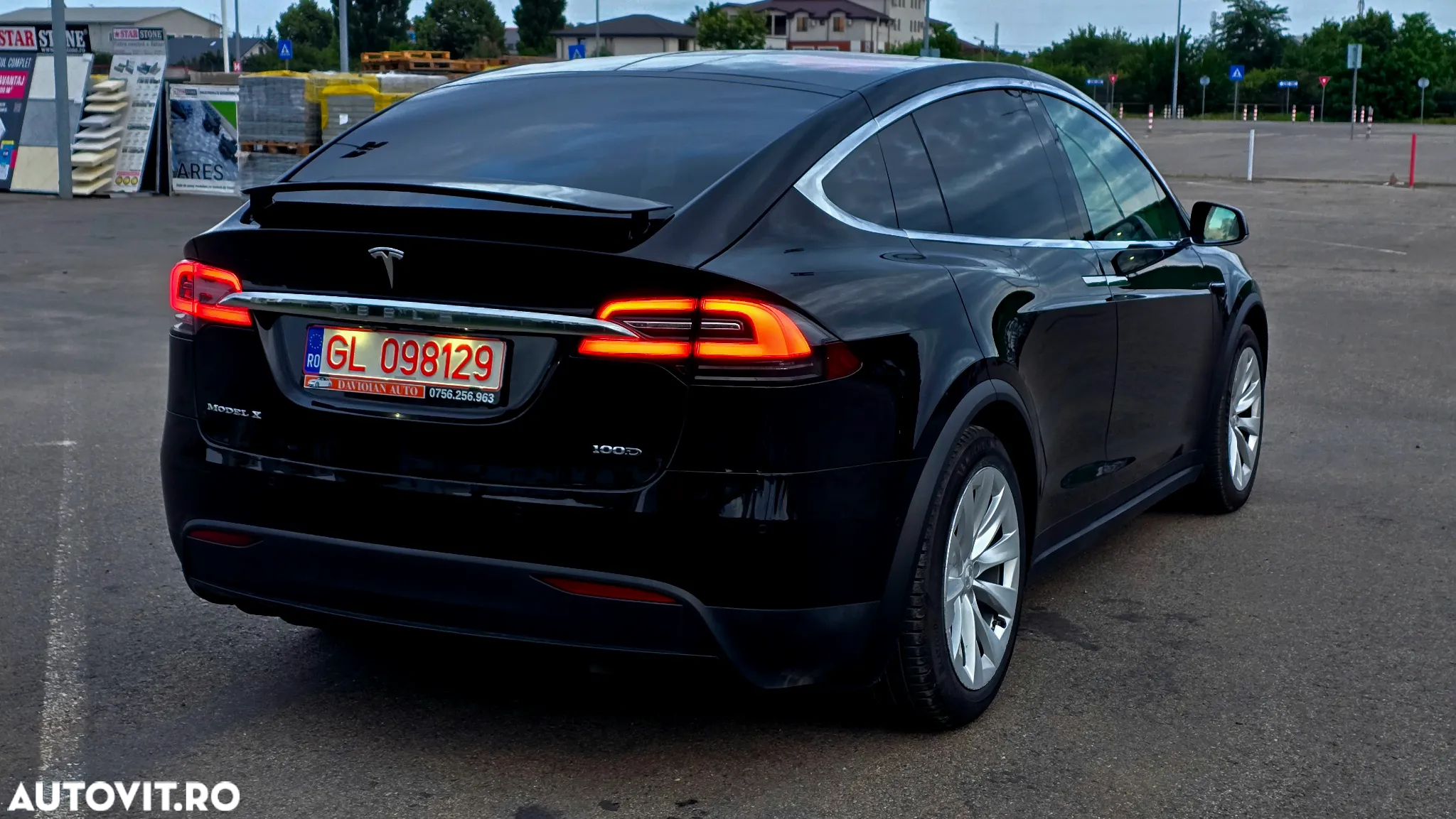 Tesla Model X - 6