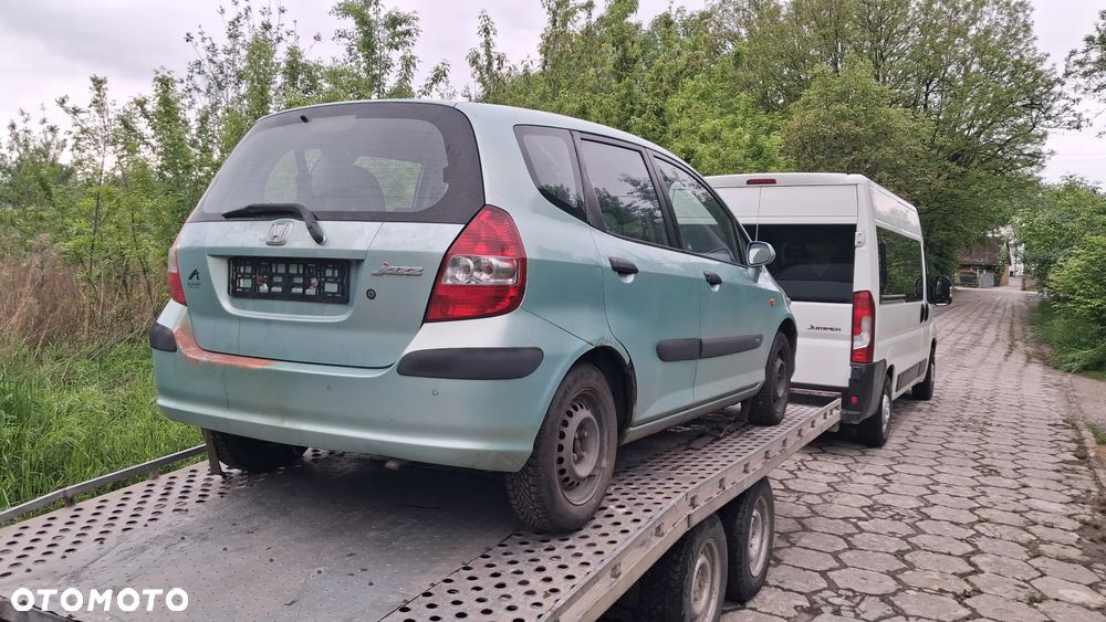Na części Honda Jazz II Silnik 1.3 83KM L13A1 lakier G506M skrzynia automatyczna CVT maska zderzak drzwi klapa szyba fotel kanapa lusterko lampa deska GWARANCJA !!! Przód Tył Zestaw Komplet Drzwi Klapa Zderzak Błotnik Maska Grill Atrapa Szyba Pas Lampa Lusterko Boczki Fotel Kanapa Kokpit Deska Rozdzielcza Przełącznik Włącznik Sterownik Przewody Wiązka Instalacja Moduł Komputer Czujnik Listwa Pompa Alternator Wtryski Głowica Rozrusznik Kompresor Sprzęgło Dwumas Silnik Skrzynia ABS Klimatyzacji Paliwa Wspomagania Kolektor Turbina Przepustnica Zawór Chłodnica Koło Hak Belka Sanki Zawieszenie Mcpherson Półoś Amortyzator Wydech Tłumik Zacisk - 4