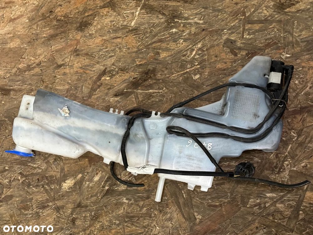 ZBIORNICZEK SPRYSKIWACZY FORD KUGA MK1 3M51-135163-AE - 2