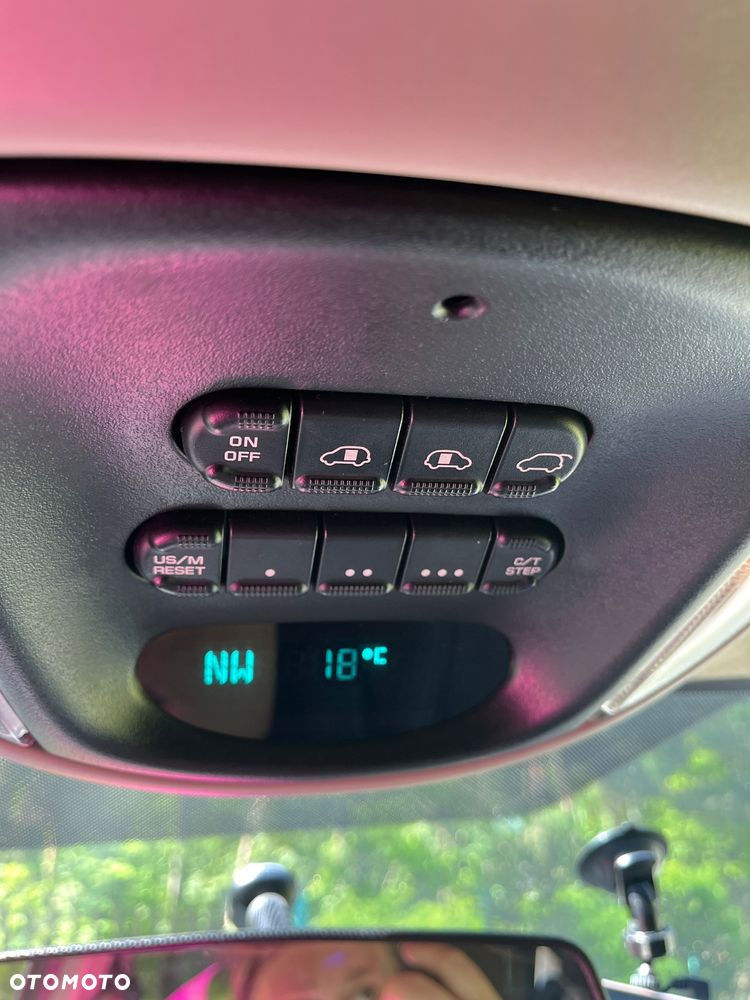Chrysler Town & Country - 15
