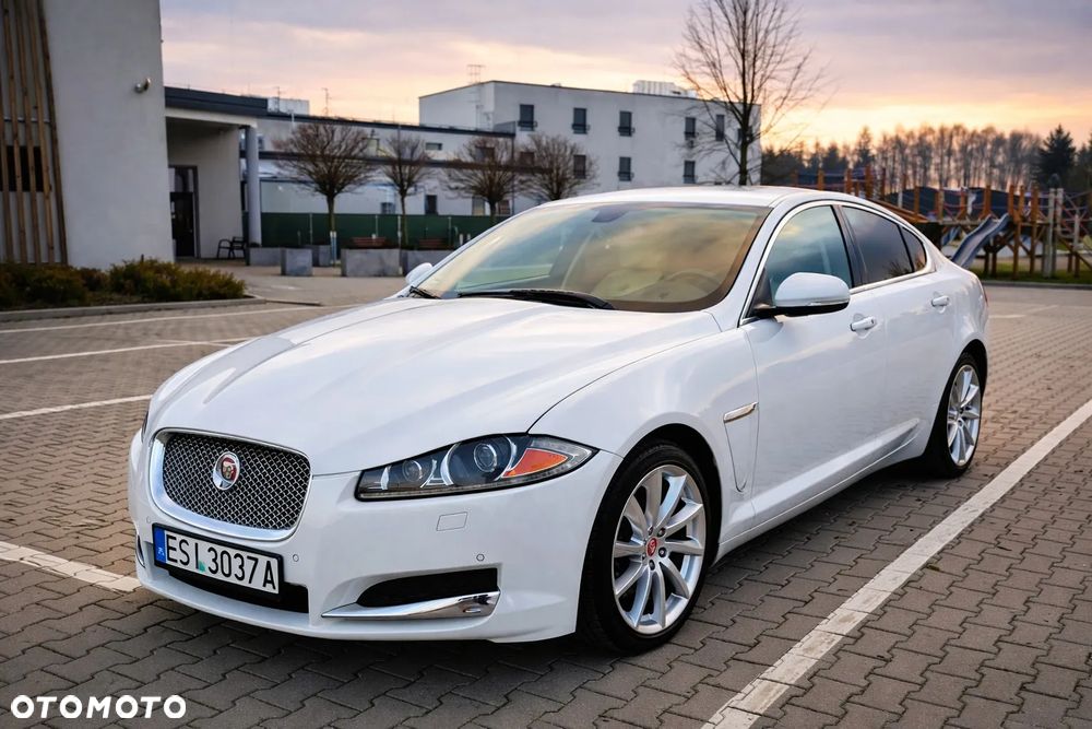 Jaguar XF 2.0 T Premium Luxury - 1