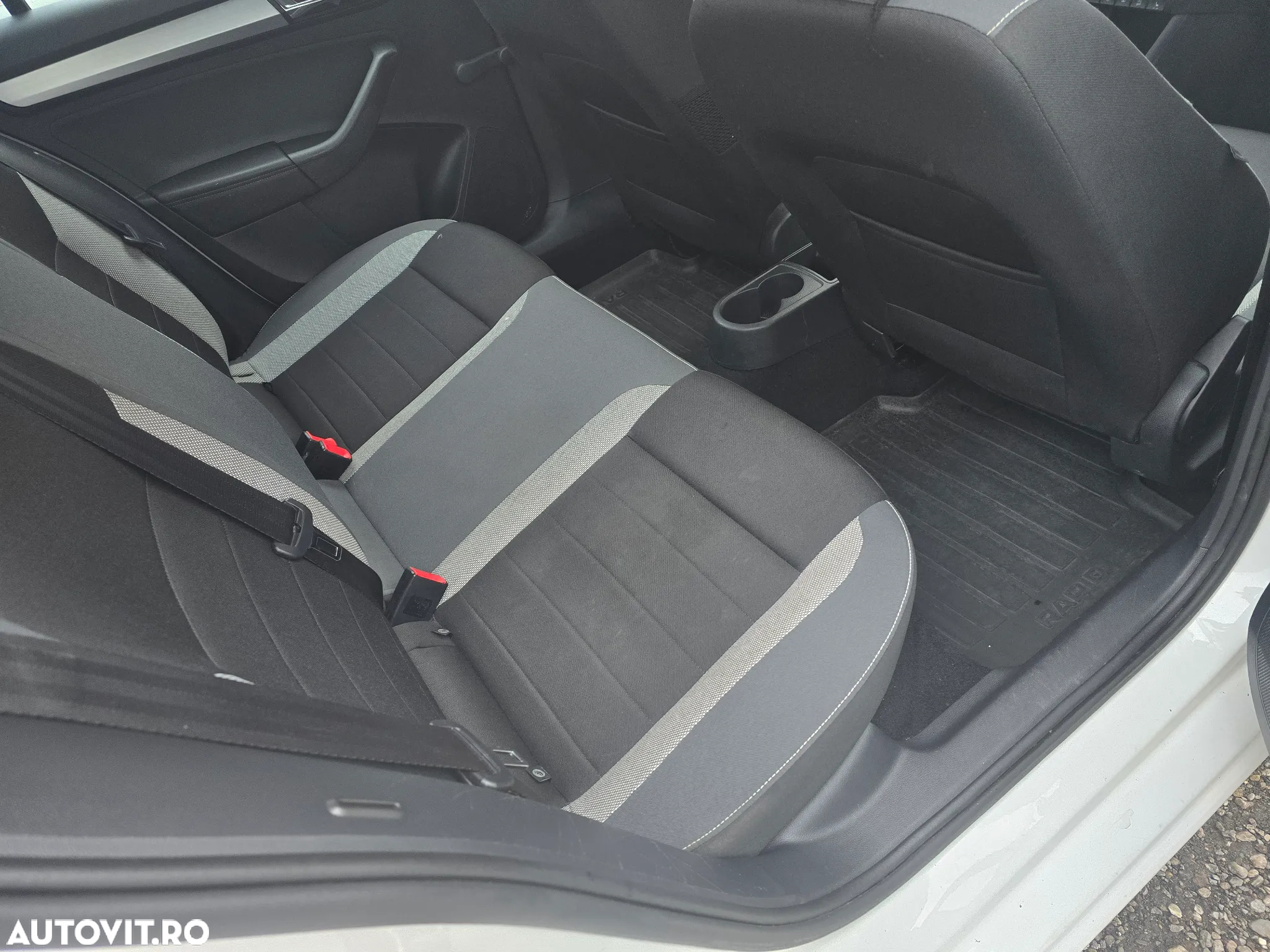 Skoda RAPID 1.0 TSI Style - 8