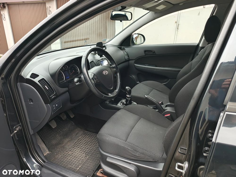 Hyundai i30 1.4 Base + - 17
