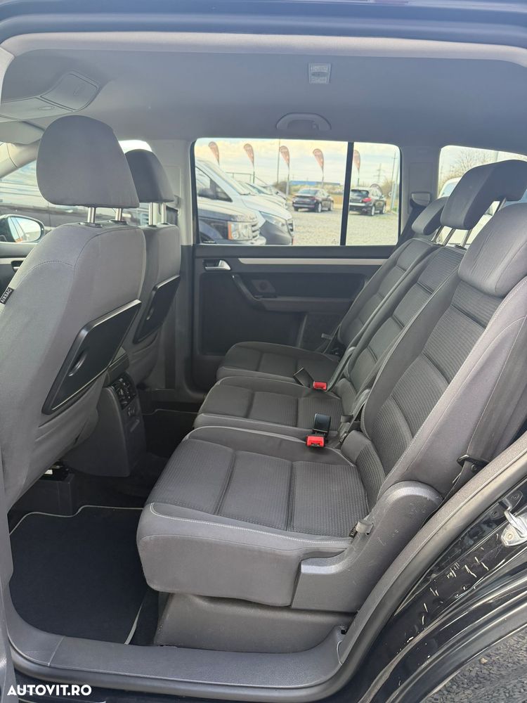 Volkswagen Touran - 12