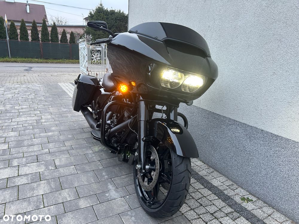 Harley-Davidson Touring Road Glide - 2