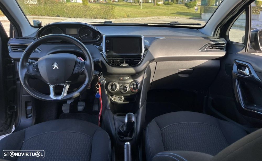 Peugeot 208 1.2 PureTech Signature - 2