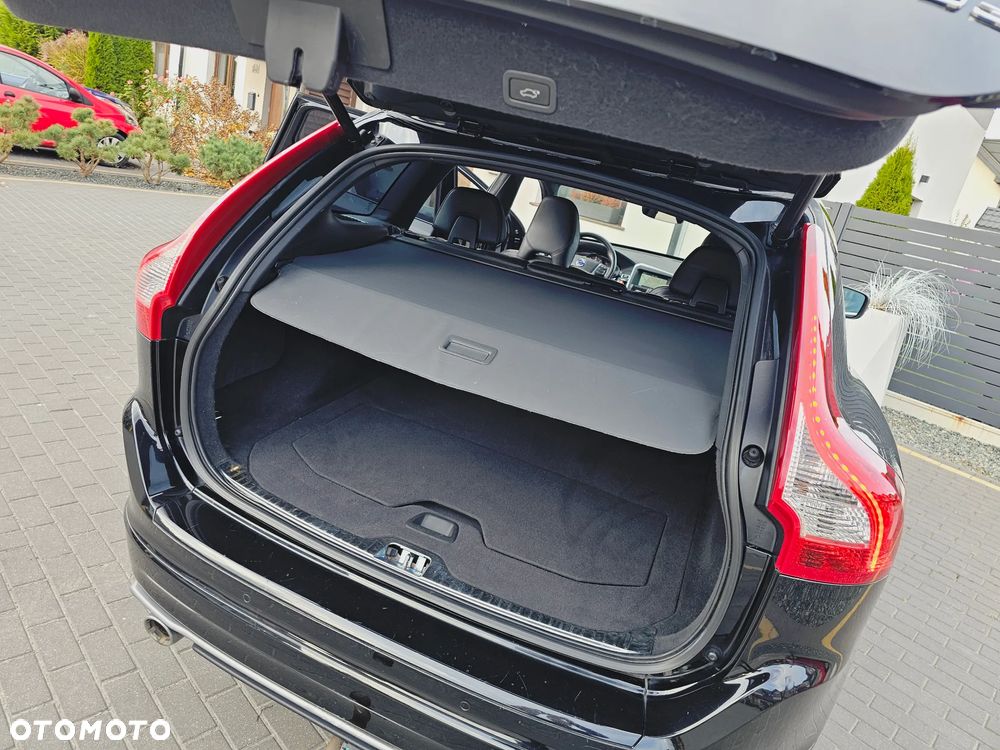 Volvo XC 60 D3 Drive-E R-Design Momentum - 14