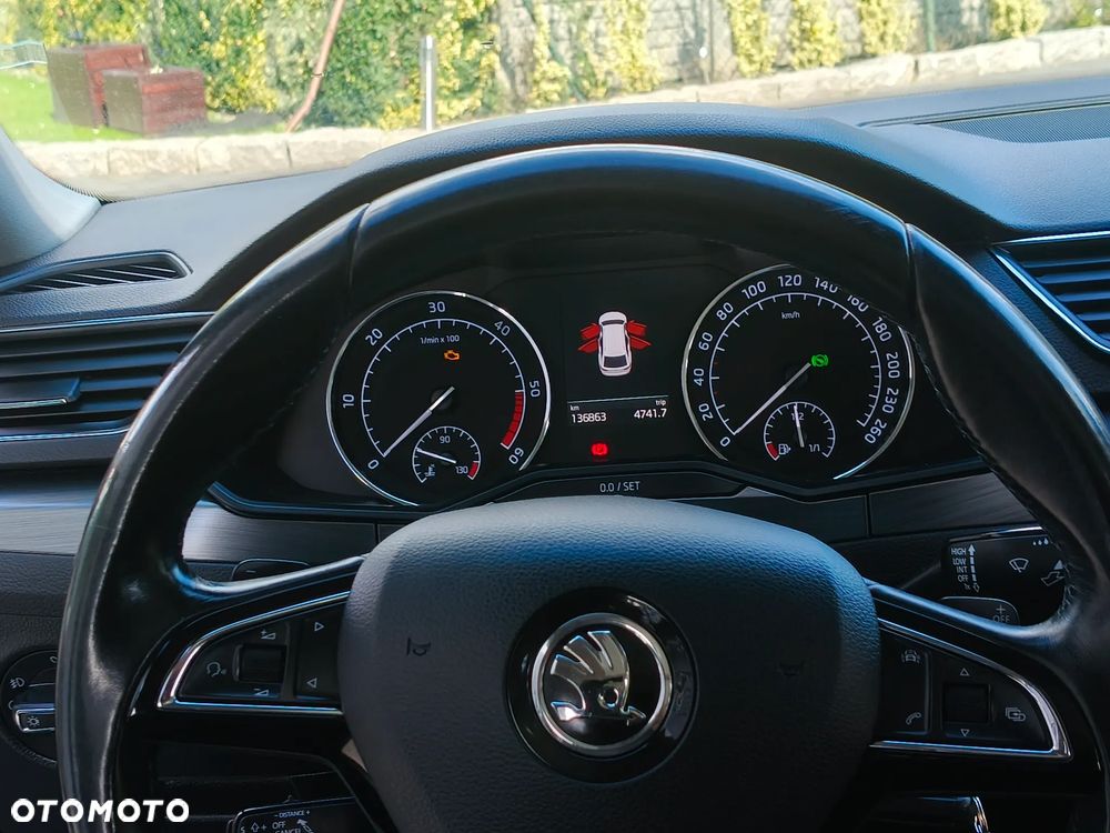 Skoda Superb Combi 2.0 TDI DSG Premium Edition - 12
